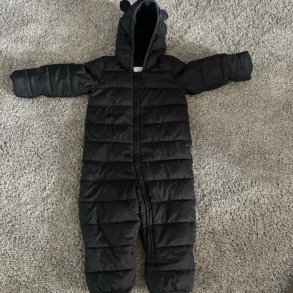 Baby Gap hooded snowsuit 12-18months ⛄️🐻